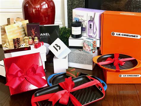 Give Luxury Gifts for Women: Holiday Gifts for Her 